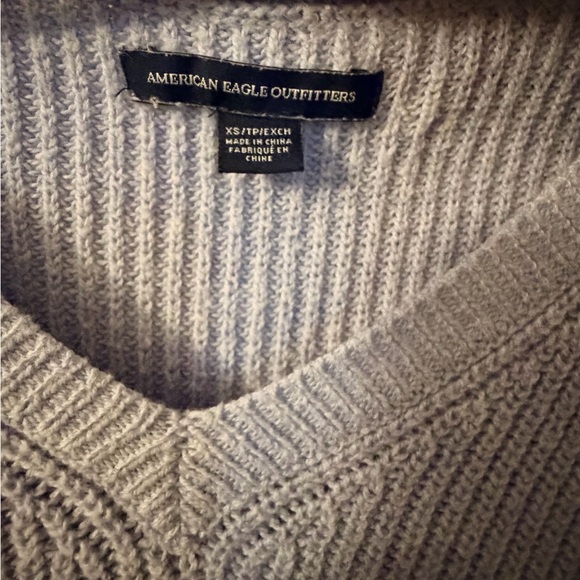 American Eagle Outfitters Light Gray V-Neck Sweater with Floral Embroidery - Picture 4 of 4